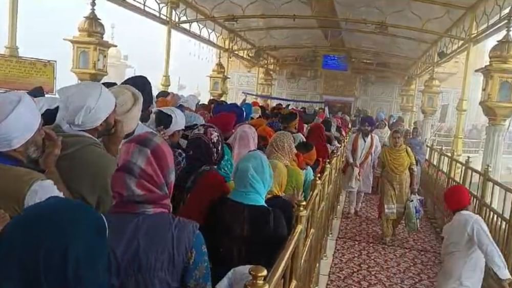 ਗੁਰੂ ਨਾਨਕ ਦੇਵ ਜੀ ਦੇ 555 ਵਾਂ ਪ੍ਰਕਾਸ਼ ਪੁਰਬ ਮੌਕੇ ਸੰਗਤਾਂ ਨੂੰ ਕਰਵਾਏ ਗਏ ਜਲੋਅ ਸਾਹਿਬ ਦੇ ਦਰਸ਼ਨ, ਦੇਖੋ ਮਨਮੋਬਕ ਤਸਵੀਰਾਂ
