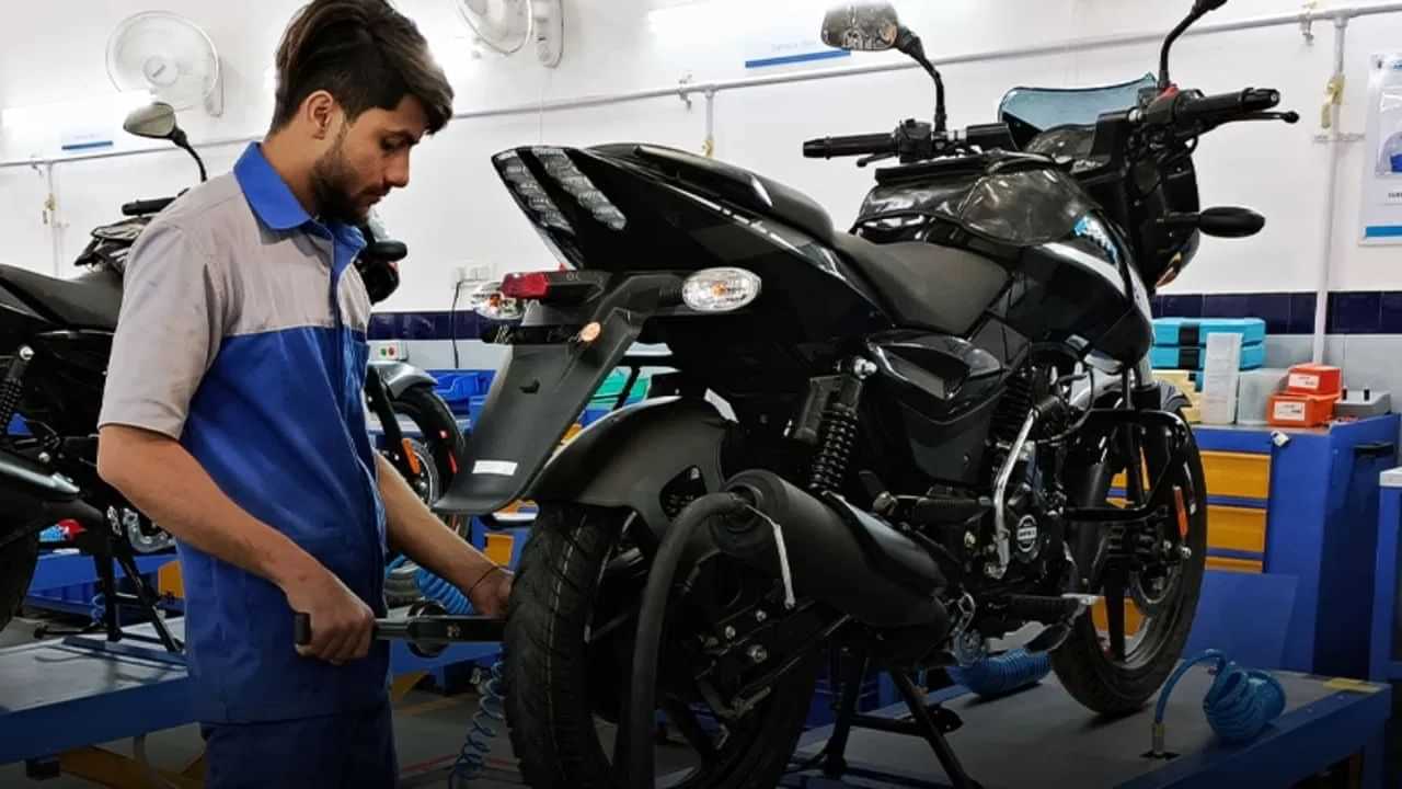 Bike Servicing: ਬਾਈਕ ਦੀ ਕਿੰਨੀ ਕਿਲੋਮੀਟਰ ਬਾਅਦ ਕਰਵਾਉਣੀ ਚਾਹੀਦੀ ਸਰਵਿਸ, ਕੀ ਜਾਣਦੇ ਹੋ ਸਹੀ ਜਵਾਬ?