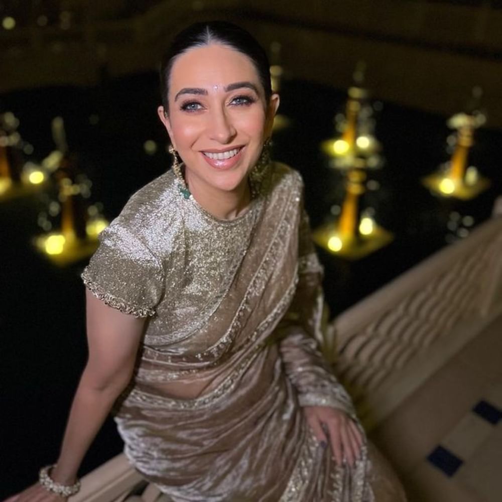 ਗੋਲ ਸਟੋਨ ਦੀ ਬਿੰਦੀ ਵੀ ਇਨ੍ਹੀਂ ਦਿਨੀਂ ਕਾਫੀ ਟ੍ਰੈਂਡ 'ਚ ਹੈ। ਇਸ ਬਿੰਦੀ ਨੂੰ ਹਰ ਤਰ੍ਹਾਂ ਦੇ ਪਹਿਰਾਵੇ, ਪੱਛਮੀ, ਫਿਊਜ਼ਨ ਅਤੇ ਰਵਾਇਤੀ ਨਾਲ ਮਿਲਾਇਆ ਜਾ ਸਕਦਾ ਹੈ। ਇਸ ਲਈ ਇਹ ਬਿੰਦੀ ਡਿਜ਼ਾਈਨ ਆਧੁਨਿਕ ਔਰਤਾਂ ਵਿੱਚ ਕਾਫੀ ਮਸ਼ਹੂਰ ਹੈ।