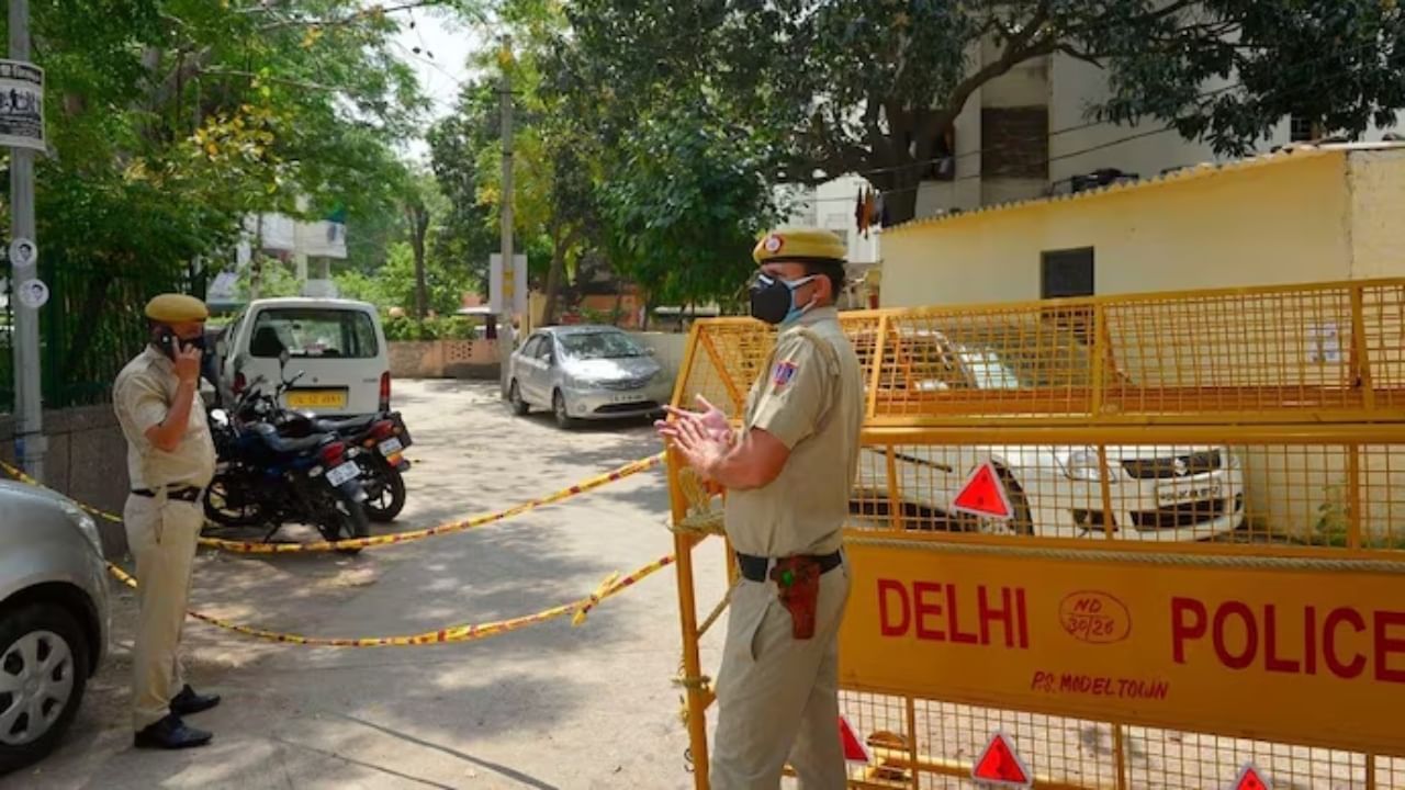 Kiranpal Murder Case: ਦਿੱਲੀ ‘ਚ ਬਦਮਾਸ਼ ਰੌਕੀ ਦਾ ਐਨਕਾਊਂਟਰ, ਡਿਊਟੀ ‘ਤੇ ਤਾਇਨਾਤ ਕਾਂਸਟੇਬਲ ਦਾ ਕੀਤਾ ਸੀ ਕਤਲ Kiranpal Murder Case: ਦਿੱਲੀ ‘ਚ ਬਦਮਾਸ਼ ਰੌਕੀ ਦਾ ਐਨਕਾਊਂਟਰ, ਡਿਊਟੀ ‘ਤੇ ਤਾਇਨਾਤ ਕਾਂਸਟੇਬਲ ਦਾ ਕੀਤਾ ਸੀ ਕਤਲ