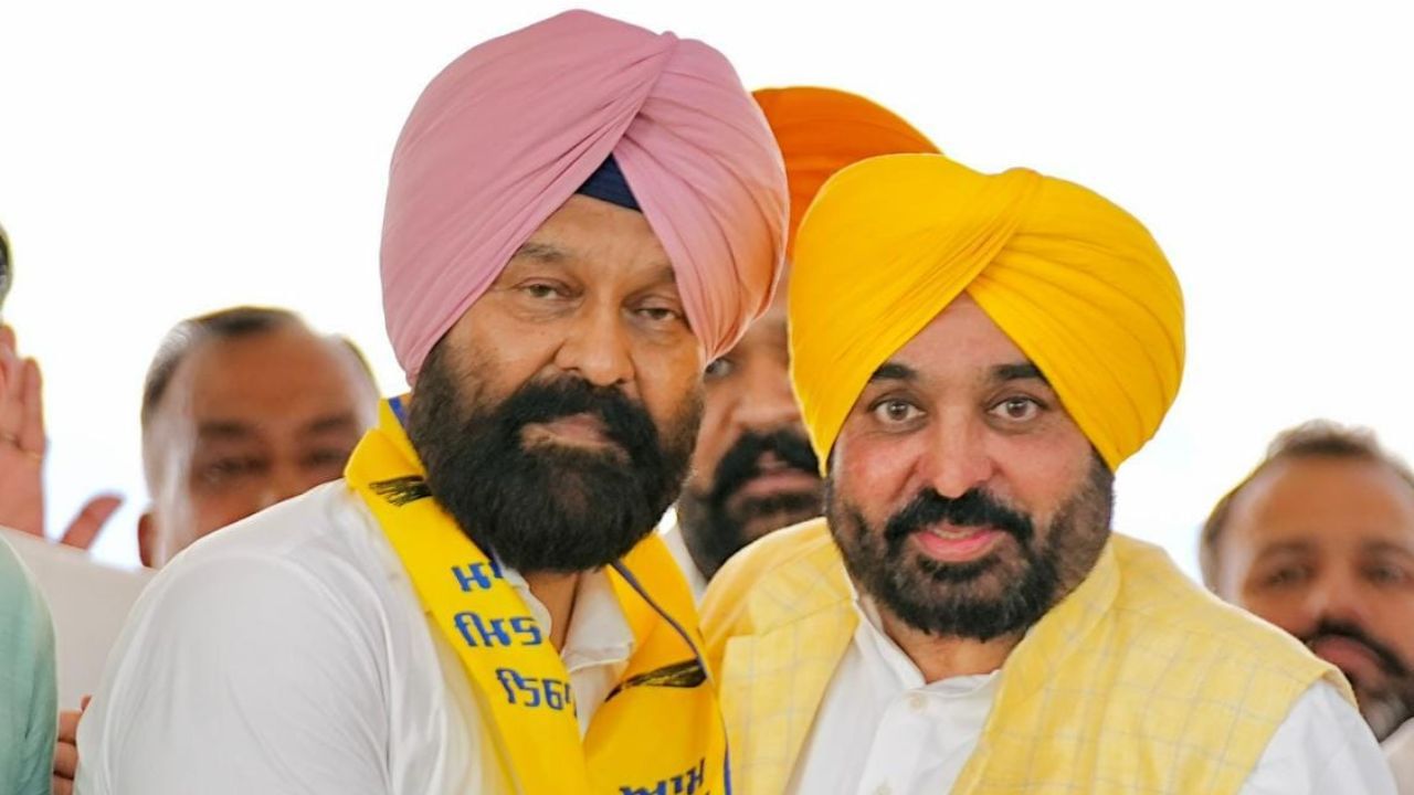 Giddarbaha Updates: ਡਿੰਪੀ ਢਿੱਲੋਂ ਨੇ ਜਿੱਤਿਆ ਗਿੱਦੜਬਾਹੇ ਦਾ ‘ਕਿਲ੍ਹਾ’, 21 ਹਜ਼ਾਰ 801 ਵੋਟਾਂ ਨਾਲ ਅੰਮ੍ਰਿਤਾ ਵੜਿੰਗ ਨੂੰ ਹਰਾਇਆ Giddarbaha Updates: ਡਿੰਪੀ ਢਿੱਲੋਂ ਨੇ ਜਿੱਤਿਆ ਗਿੱਦੜਬਾਹੇ ਦਾ ‘ਕਿਲ੍ਹਾ’, 21 ਹਜ਼ਾਰ 801 ਵੋਟਾਂ ਨਾਲ ਅੰਮ੍ਰਿਤਾ ਵੜਿੰਗ ਨੂੰ ਹਰਾਇਆ