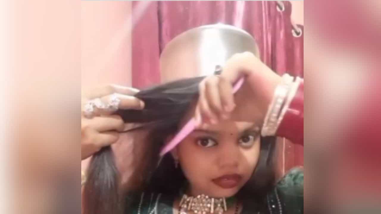 Hairstyle Viral: ਸਿਰ ਤੇ ਭਾਂਡਾ ਰੱਖ ਕੇ ਕੁੜੀ ਨੇ ਬਣਾਇਆ ਹੇਅਰ ਸਟਾਈਲ, ਲੋਕ ਬੋਲੇ - ਮੇਰਾ ਚਾਹ ਦਾ ਪਤੀਲਾ ਵਾਪਸ ਕਰੋ Hairstyle Viral: ਸਿਰ ਤੇ ਭਾਂਡਾ ਰੱਖ ਕੇ ਕੁੜੀ ਨੇ ਬਣਾਇਆ ਹੇਅਰ ਸਟਾਈਲ, ਲੋਕ ਬੋਲੇ - ਮੇਰਾ ਚਾਹ ਦਾ ਪਤੀਲਾ ਵਾਪਸ ਕਰੋ
