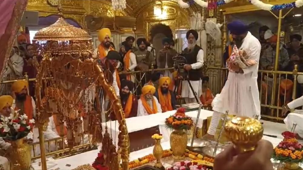 ਪ੍ਰਕਾਸ਼ ਪੁਰਬ ਮੌਕੇ ਸੰਗਤਾਂ ਵੱਲੋਂ ਅਨੇਕਾਂ ਪ੍ਰਕਾਰ ਦੇ ਲੰਗਰ ਲਗਾਏ ਜਾ ਰਹੇ ਹਨ ਅਤੇ ਸੇਵਾ ਕੀਤੀ ਜਾ ਰਹੀ ਹੈ।