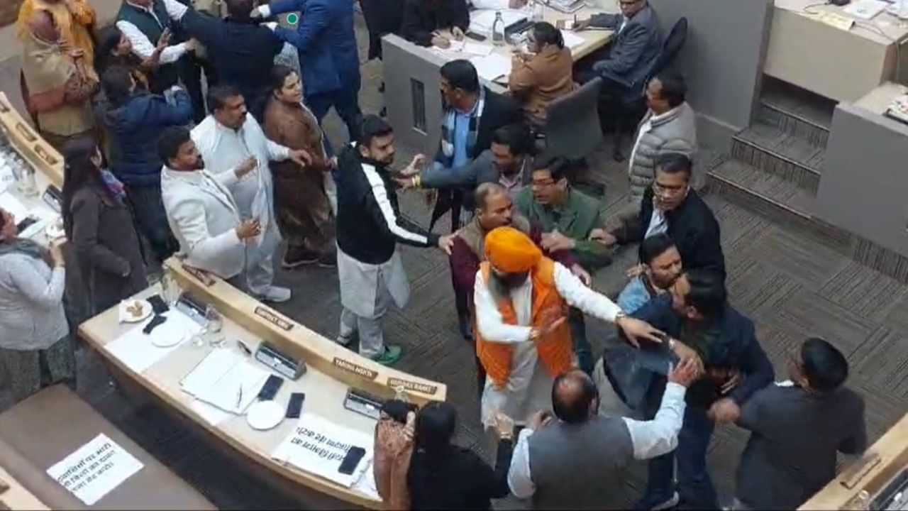 ਰਾਹੁਲ ਵੀ ਜ਼ਮਾਨਤ ਤੇ, ਚੰਡੀਗੜ੍ਹ ਨਗਰ ਨਿਗਮ ਚ ਅਨਿਲ ਮਸੀਹ ਨੂੰ ਲੈ ਕੇ ਹੰਗਾਮਾ, ਜ਼ਬਰਦਸਤ ਬਹਿਸ ਤੇ ਹੱਥੋਪਾਈ