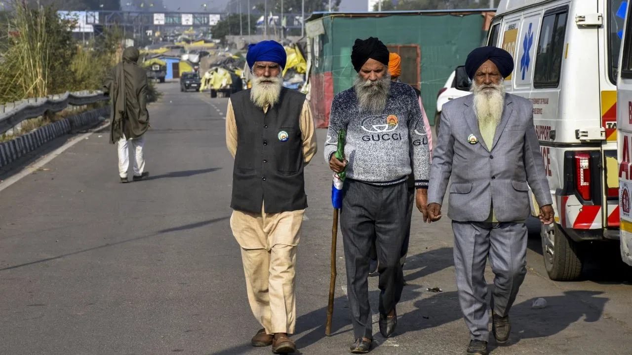 ਮੰਗਲਵਾਰ ਨੂੰ ਵੀ ਕਿਸਾਨ ਨਹੀਂ ਕਰਨਗੇ ਦਿੱਲੀ ਕੂਚ, ਪਹਿਲਾਂ ਬਣੇਗੀ ਰਣਨੀਤੀ ਮੰਗਲਵਾਰ ਨੂੰ ਵੀ ਕਿਸਾਨ ਨਹੀਂ ਕਰਨਗੇ ਦਿੱਲੀ ਕੂਚ, ਪਹਿਲਾਂ ਬਣੇਗੀ ਰਣਨੀਤੀ