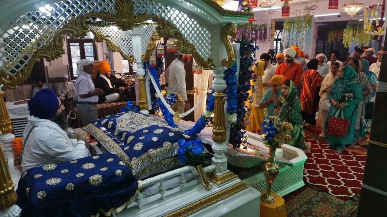 Gurudwara Granthi Role: ਗੁਰਦੁਆਰੇ ਵਿੱਚ ਕੀ-ਕੀ ਕੰਮ ਕਰਦੇ ਹਨ ਗ੍ਰੰਥੀ? ਜਿਨ੍ਹਾਂ ਲਈ ਕੇਜਰੀਵਾਲ ਨੇ 18000 ਰੁਪਏ ਦੀ ਸਨਮਾਨ ਰਾਸ਼ੀ ਦਾ ਕੀਤਾ ਐਲਾਨ