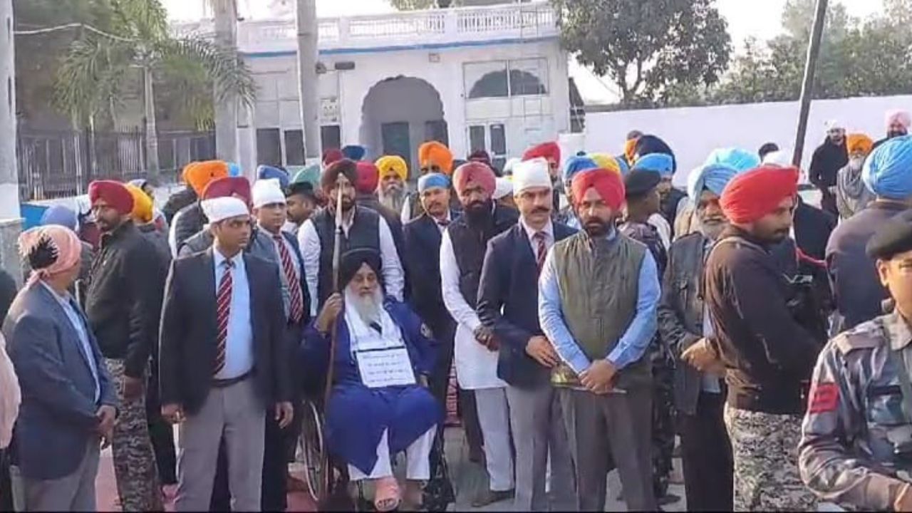 ਸ੍ਰੀ ਫਤਹਿਗੜ੍ਹ ਸਾਹਿਬ ‘ਚ ਸੁਖਬੀਰ ਸਿੰਘ ਬਾਦਲ ਦੀ ਧਾਰਮਿਕ ਸਜ਼ਾ ਦਾ ਦੂਜਾ ਦਿਨ, ਸੇਵਾ ਜਾਰੀ ਸ੍ਰੀ ਫਤਹਿਗੜ੍ਹ ਸਾਹਿਬ ‘ਚ ਸੁਖਬੀਰ ਸਿੰਘ ਬਾਦਲ ਦੀ ਧਾਰਮਿਕ ਸਜ਼ਾ ਦਾ ਦੂਜਾ ਦਿਨ, ਸੇਵਾ ਜਾਰੀ