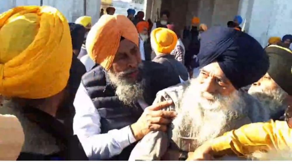 ਸੁਖਬੀਰ ਸਿੰਘ ਬਾਦਲ ‘ਤੇ ਜਾਨਲੇਵਾ ਹਮਲਾ, ਸ੍ਰੀ ਹਰਿਮੰਦਰ ਸਾਹਿਬ ਦੇ ਬਾਹਰ Firing, ਵਾਲ-ਵਾਲ ਬਚੇ