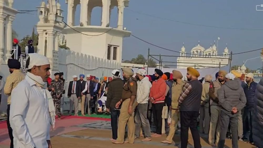 ਅਕਾਲ ਤਖ਼ਤ ਦੇ ਸਾਬਕਾ ਜਥੇਦਾਰ ਗਿਆਨੀ ਗੁਰਬਚਨ ਸਿੰਘ ਤੇ ਧਾਰਮਿਕ ਸਮਾਗਮਾਂ 'ਚ ਬੋਲਣ ਤੇ ਪਾਬੰਦੀ ਲਗਾ ਦਿੱਤੀ ਗਈ ਹੈ।
