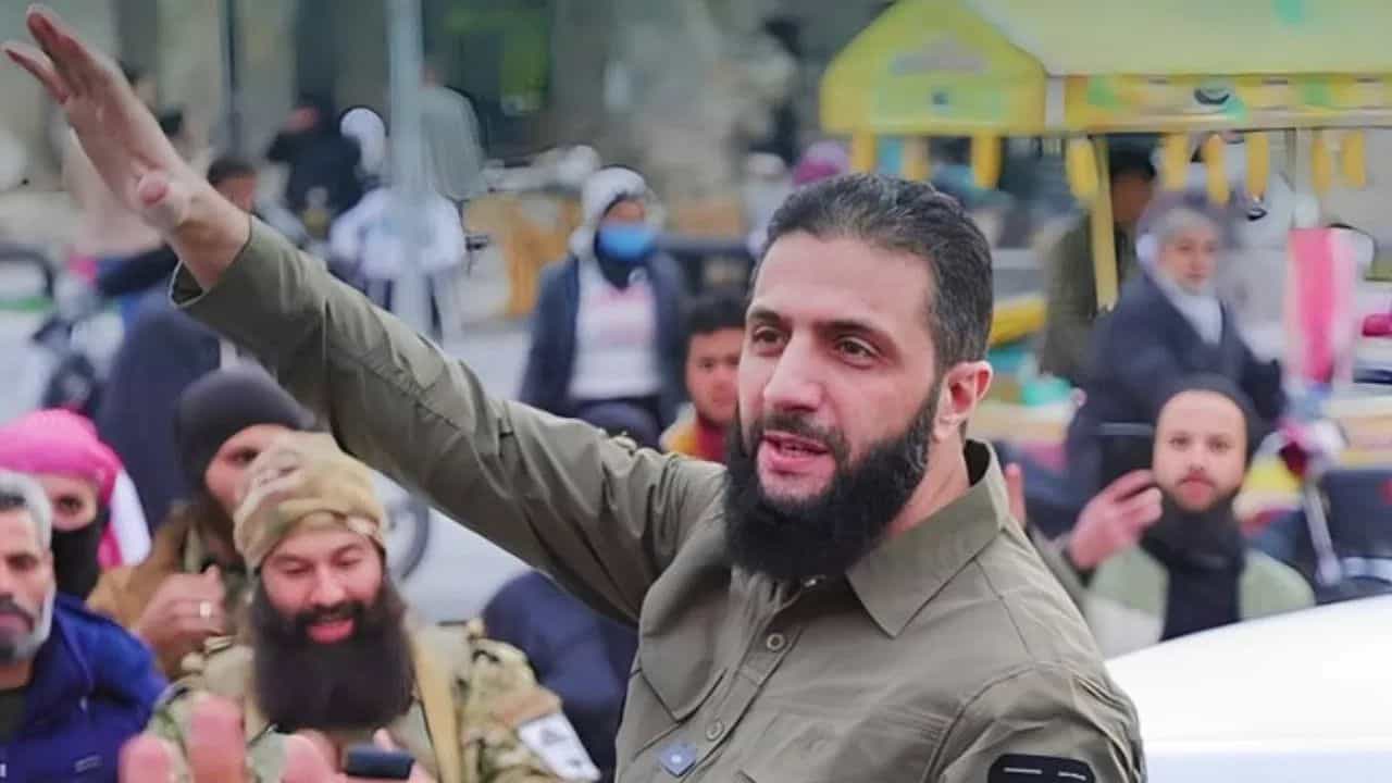 Syria Crisis: ਸਾਲਾਂ ਬਾਅਦ ਦਮਿਸ਼ਕ ਪਹੁੰਚੇ ਅਬੂ ਮੁਹੰਮਦ ਅਲ-ਜੋਲਾਨੀ, ਵੀਡੀਓ ਵਾਇਰਲ Syria Crisis: ਸਾਲਾਂ ਬਾਅਦ ਦਮਿਸ਼ਕ ਪਹੁੰਚੇ ਅਬੂ ਮੁਹੰਮਦ ਅਲ-ਜੋਲਾਨੀ, ਵੀਡੀਓ ਵਾਇਰਲ