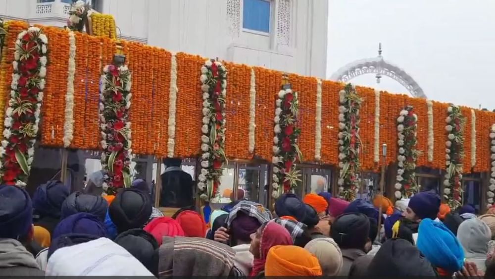 ਨਗਰ ਕੀਰਤਨ ਦੌਰਾਨ ਅਕਾਲ ਤਖ਼ਤ ਸਾਹਿਬ ਦੇ ਜਥੇਦਾਰ ਸਾਹਿਬਾਨ ਗਿਆਨੀ ਰਘਬੀਰ ਸਿੰਘ ਤੇ ਐਸਜੀਪੀਸੀ ਦੇ ਪ੍ਰਧਾਨ ਐਡਵੋਕੇਟ ਹਰਜਿੰਦਰ ਸਿੰਘ ਧਾਮੀ ਮੌਜੂਦ ਰਹੇ।ਇਸ ਮੌਕੇ ਵੱਖ-ਵੱਖ ਸਿੱਖ ਅਤੇ ਨਿਹੰਗ ਸਿੰਘ ਜਥੇਬੰਦੀਆਂ ਦੇ ਆਗੂ ਤੇ ਬੈਂਡ ਪਾਰਟੀਆਂ ਤੇ ਗਤਕਾ ਪਾਰਟੀਆਂ ਨੇ ਗਤਕੇ ਦੇ ਜੌਹਰ ਦਿਖਾਏ।