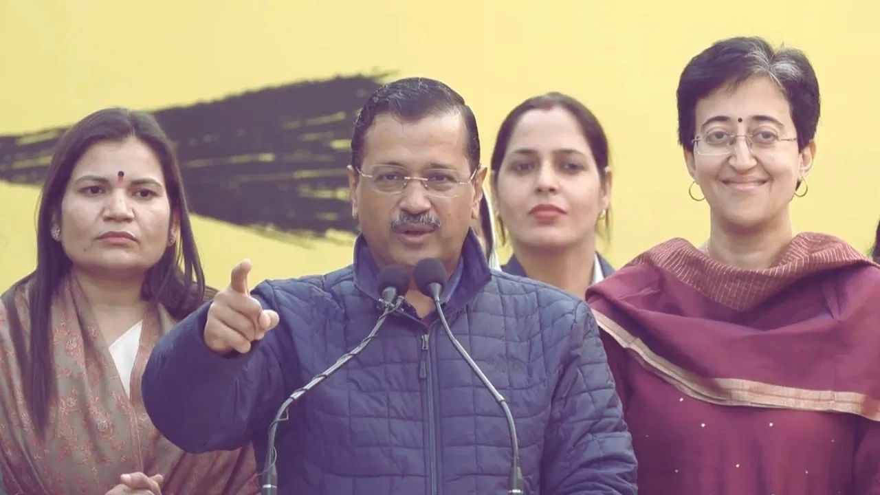ਦਿੱਲੀ ਦੀਆਂ ਔਰਤਾਂ ਨੂੰ 2100 ਰੁਪਏ ਦੇਵੇਗੀ ‘AAP’ ਸਰਕਾਰ, ਕੇਜਰੀਵਾਲ ਦਾ ਵੱਡਾ ਐਲਾਨ, ਬੋਲੇ- ਮੈਂ ਜਾਦੂਗਰ ਹਾਂ, ਕਰਕੇ ਦਿਖਾ ਦੇਵਾਂਗਾ ਦਿੱਲੀ ਦੀਆਂ ਔਰਤਾਂ ਨੂੰ 2100 ਰੁਪਏ ਦੇਵੇਗੀ ‘AAP’ ਸਰਕਾਰ, ਕੇਜਰੀਵਾਲ ਦਾ ਵੱਡਾ ਐਲਾਨ, ਬੋਲੇ- ਮੈਂ ਜਾਦੂਗਰ ਹਾਂ, ਕਰਕੇ ਦਿਖਾ ਦੇਵਾਂਗਾ