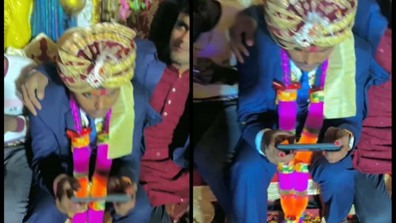 Viral Video: ਸਟੇਜ ਤੇ ਬੈਠ ਕੇ Free Fire ਖੇਡ ਦਾ ਨਜ਼ਰ ਆਇਆ ਲਾੜਾ, ਦੇਖੋ Viral Video: ਸਟੇਜ ਤੇ ਬੈਠ ਕੇ Free Fire ਖੇਡ ਦਾ ਨਜ਼ਰ ਆਇਆ ਲਾੜਾ, ਦੇਖੋ