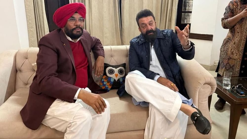 ਅਦਾਕਾਰ ਸੰਜੇ ਦੱਤ ਨੇ ਕਿਹਾ ਕਿ ਅੰਮ੍ਰਿਤਸਰ ਬਹੁਤ ਪਿਆਰੀ ਜਗ੍ਹਾ ਹੈ। ਪੰਜਾਬ ਨਾਲ ਸਾਡਾ ਬਹੁਤ ਪਿਆਰ ਹੈ। ਉਨਾਂ ਕਿਹਾ ਕੀ ਉਨ੍ਹਾਂ ਨੂੰ ਸਿਆਸਤ ਨਾਲ ਕੋਈ ਲੈਣਾ-ਦੇਣਾ ਨਹੀਂ ਹੈ। ਅੱਗੇ ਉਨ੍ਹਾਂ ਕਿਹਾ ਅਸੀਂ ਬਹੁਤ ਵਧੀਆ ਪ੍ਰੋਜੈਕਟ ਤੇ ਫਿਲਮ ਬਣਾ ਰਹੇ ਹਾਂ। ਇਹ ਐਕਸ਼ਨ ਫਿਲਮ ਹੈ ਤੇ ਉਮੀਦ ਹੈ ਕਿ ਸਭ ਨੂੰ ਬਹੁਤ ਪਸੰਦ ਆਵੇਗੀ।