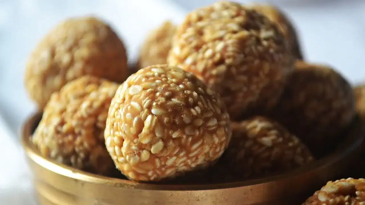 ਸਰਦੀਆਂ ਵਿੱਚ ਇਨ੍ਹਾਂ ਚੀਜਾਂ ਨਾਲ ਬਣੀਆਂ ਖਾਓ ਇਹ ਤਿੰਨ ਤਰ੍ਹਾਂ ਦੀਆਂ ਪਿੰਨੀਆਂ, ਸਿਹਤ ਲਈ ਹਨ ਵਰਦਾਨ ਸਰਦੀਆਂ ਵਿੱਚ ਇਨ੍ਹਾਂ ਚੀਜਾਂ ਨਾਲ ਬਣੀਆਂ ਖਾਓ ਇਹ ਤਿੰਨ ਤਰ੍ਹਾਂ ਦੀਆਂ ਪਿੰਨੀਆਂ, ਸਿਹਤ ਲਈ ਹਨ ਵਰਦਾਨ