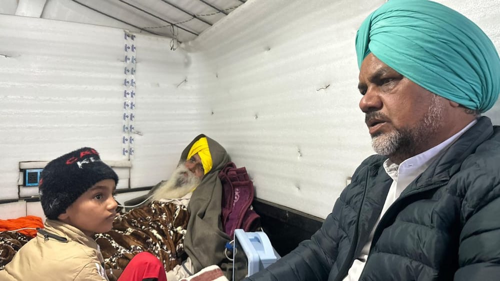 ਖਨੌਰੀ ਬਾਰਡਰ 'ਤੇ 21 ਦਿਨਾਂ ਤੋਂ ਮਰਨ ਵਰਤ ਤੇ ਬੈਠੇ ਕਿਸਾਨ ਆਗੂ ਜਗਜੀਤ ਸਿੰਘ ਡੱਲੇਵਾਲ ਨੇ ਰਾਸ਼ਟਰਪਤੀ ਨੂੰ ਪੱਤਰ ਲਿਖਿਆ ਹੈ। ਕਿਸਾਨ ਜਗਜੀਤ ਡੱਲੇਵਾਲ ਵੱਲੋਂ ਲਿਖੇ ਪੱਤਰ ਦੀ ਕਾਪੀ ਡੀਸੀ ਅਤੇ ਐਸਡੀਐਮ ਨੂੰ ਸੌਂਪਣਗੇ। Pic Credit: Social Media