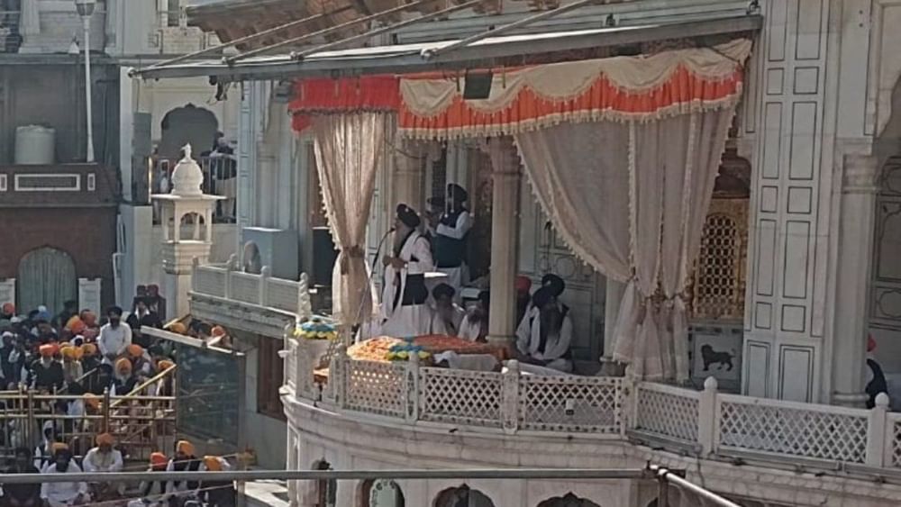ਸ਼੍ਰੋਮਣੀ ਅਕਾਲੀ ਦਲ ਪ੍ਰਧਾਨ ਸੁਖਬੀਰ ਸਿੰਘ ਬਾਦਲ ਨੂੰ ਤਨਖਾਹੀਆ ਕਰਾਰ ਦੇਣ ਮਗਰੋਂ ਅੱਜ ਉਹਨਾਂ ਨੂੰ ਧਾਰਮਿਕ ਸਜ਼ਾ ਸੁਣਾਈ ਗਈ।