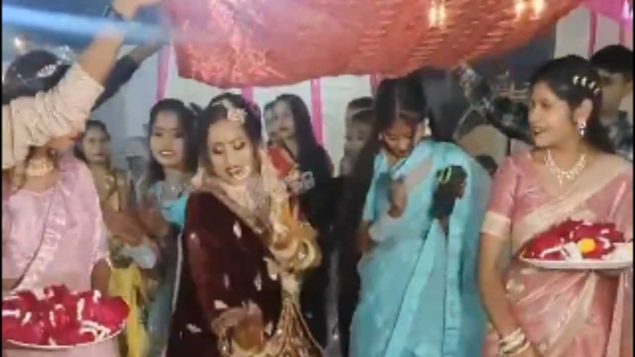 Bride Dance: ਜੈਮਾਲਾ ਲਈ ਐਂਟਰੀ ਵੇਲ੍ਹੇ ਲਾੜੀ ਨੇ ਕੀਤਾ ਅਜਿਹਾ ਡਾਂਸ, VIDEO ਵੇਖ ਕੇ ਲੋਕ ਬੋਲੇ-ਕੋਈ ਤਾਂ ਰੋਕੋ ਯਾਰ