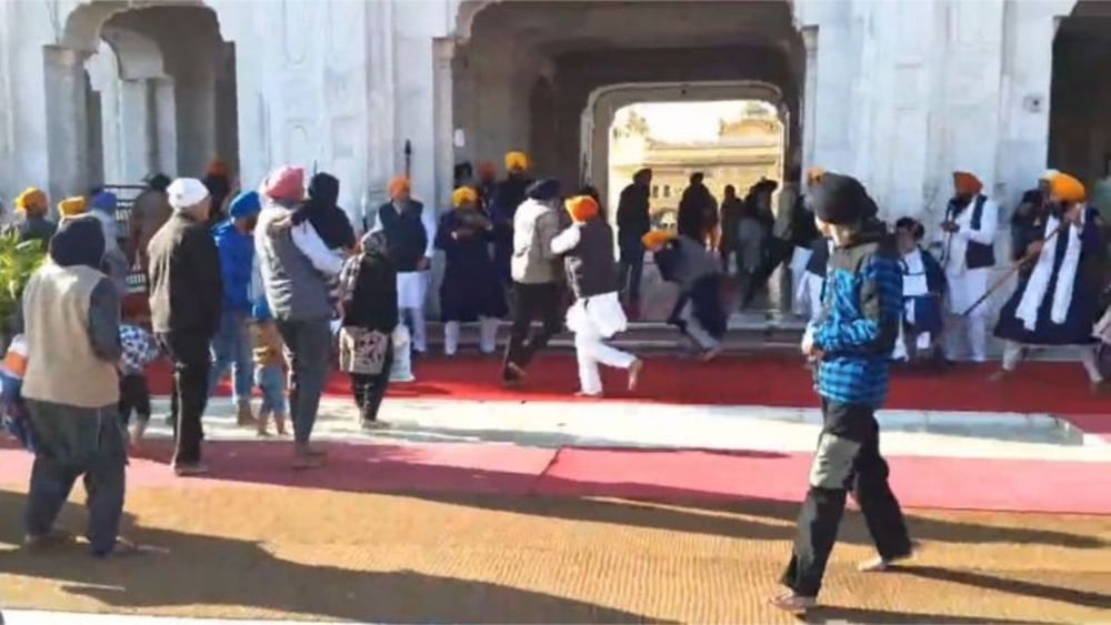 ਹਮਲਾਵਰ ਪਿੱਛਲੇ ਦੋ ਦਿਨ੍ਹਾਂ ਤੋਂ ਲਗਾਤਾਰ ਆ ਰਿਹਾ ਸੀ ਦਰਬਾਰ ਸਾਹਿਬ।