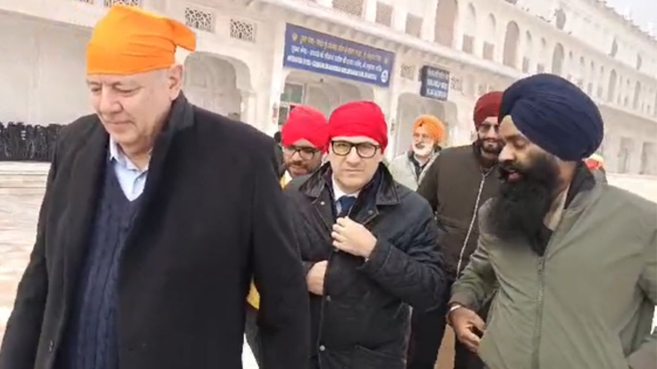 ਸ੍ਰੀ ਦਰਬਾਰ ਸਾਹਿਬ ਪਹੁੰਚੇ ਉਰਾਗਵੇ ‘ਤੇ ਅਰਜਨਟੀਨਾ ਦੇ ਅੰਬੈਸਡਰ, ਹੋਏ ਨਤਮਸਤਕ ਸ੍ਰੀ ਦਰਬਾਰ ਸਾਹਿਬ ਪਹੁੰਚੇ ਉਰਾਗਵੇ ‘ਤੇ ਅਰਜਨਟੀਨਾ ਦੇ ਅੰਬੈਸਡਰ, ਹੋਏ ਨਤਮਸਤਕ