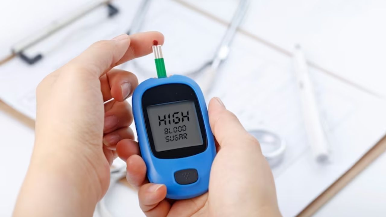 World Tuberculosis day 2025: ਕੀ ਟੀਬੀ ਦੇ ਮਰੀਜ਼ਾਂ ਲਈ ਖ਼ਤਰਨਾਕ ਹੈ ਸ਼ੂਗਰ? ਜਾਣੋ ਮਾਹਰ ਦੀ ਰਾਏ World Tuberculosis day 2025: ਕੀ ਟੀਬੀ ਦੇ ਮਰੀਜ਼ਾਂ ਲਈ ਖ਼ਤਰਨਾਕ ਹੈ ਸ਼ੂਗਰ? ਜਾਣੋ ਮਾਹਰ ਦੀ ਰਾਏ