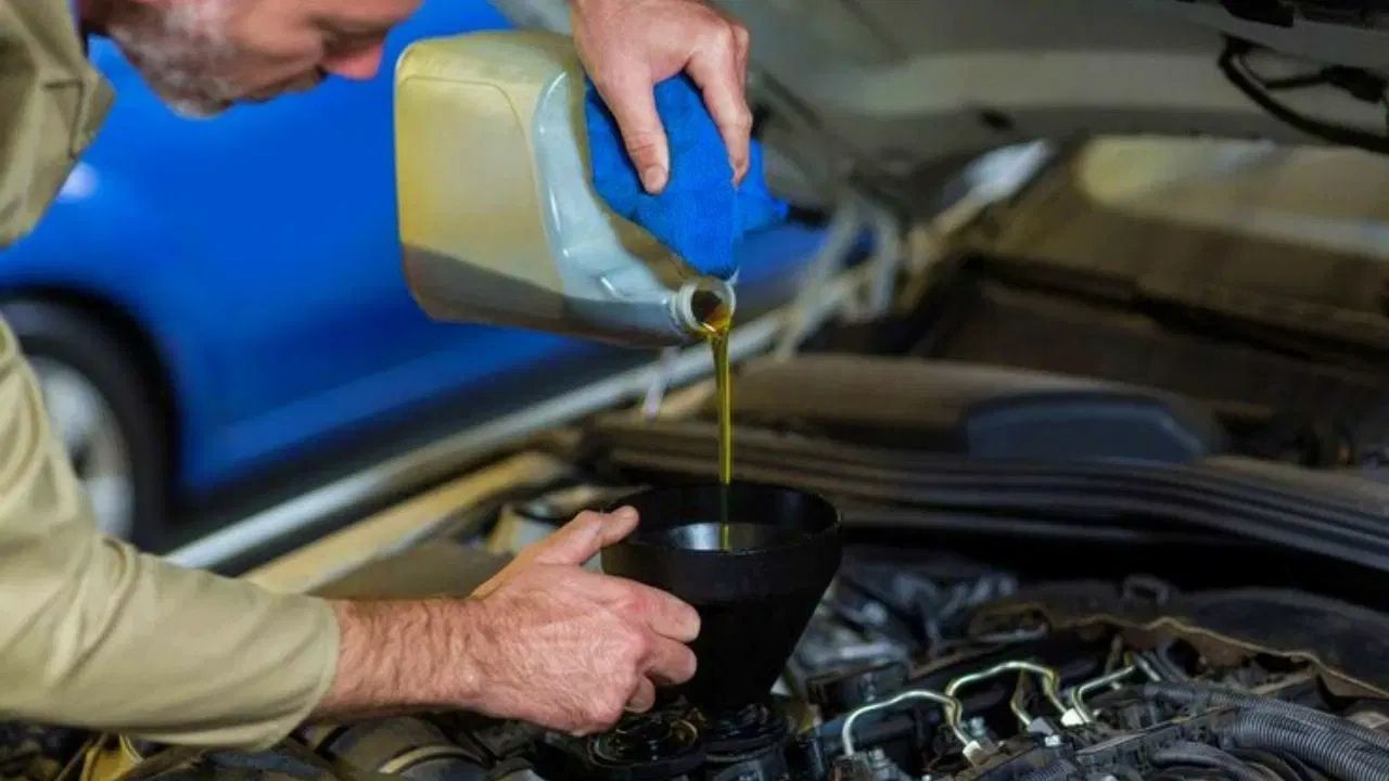 Car Engine Oil Change Time