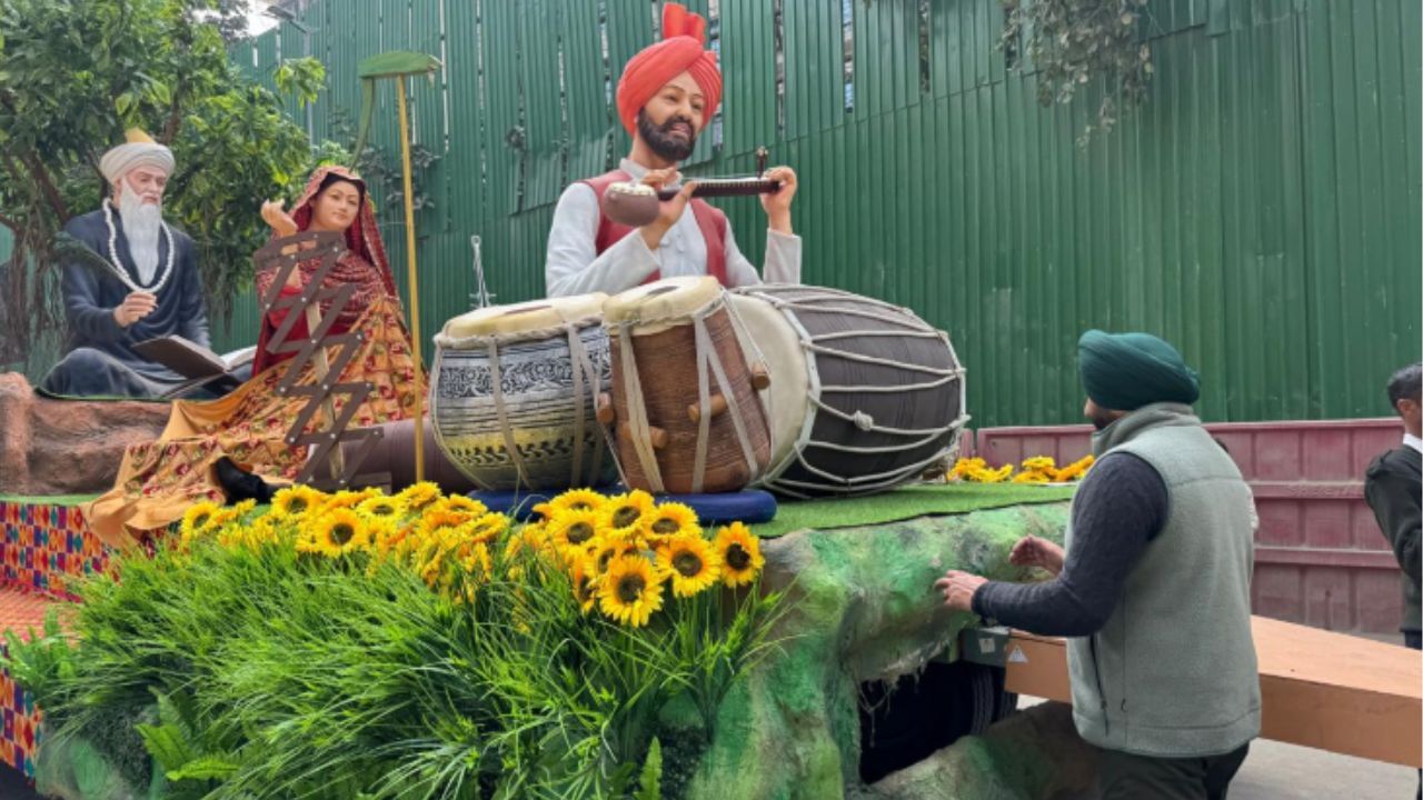 ਤਿੰਨ ਸਾਲਾਂ ਬਾਅਦ ਕਰਤਵ ਪੱਥ ‘ਤੇ ਪੰਜਾਬ ਦੀ ਝਾਂਕੀ, ਦਿਖੀ ਵਿਰਾਸਤ ਦੀ ਝਲਕ ਤਿੰਨ ਸਾਲਾਂ ਬਾਅਦ ਕਰਤਵ ਪੱਥ ‘ਤੇ ਪੰਜਾਬ ਦੀ ਝਾਂਕੀ, ਦਿਖੀ ਵਿਰਾਸਤ ਦੀ ਝਲਕ