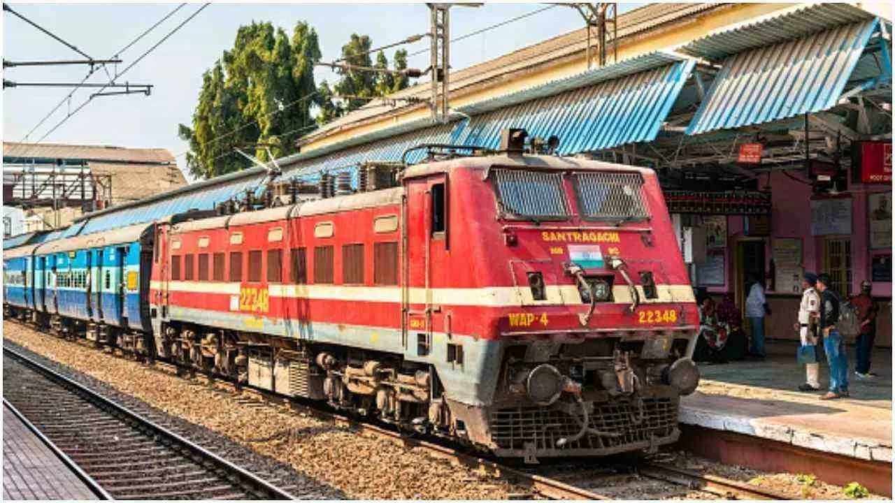 ਪੰਜਾਬ ਵਿੱਚ ਕਈ Trains ਹੋਈਆਂ Divert: ਰਾਜਪੁਰਾ ਨੇੜੇ ਟੁੱਟੀ HD ਤਾਰ, 2 ਘੰਟੇ ਸਰਹਿੰਦ ਸਟੇਸ਼ਨ ਤੇ ਖੜ੍ਹੀ ਰਹੀ ਸ਼ਤਾਬਦੀ