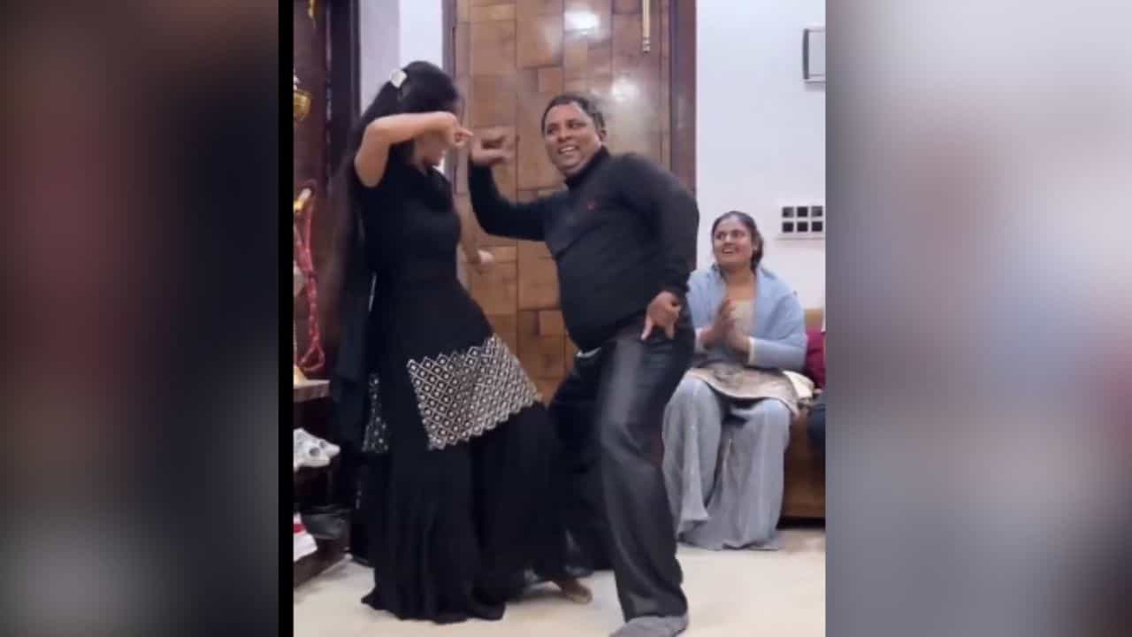 Viral Dance Video: ਕੁੜੀ ਨਾਲ ਅੰਕਲ ਨੇ ਕੀਤਾ ਧਮਾਕੇਦਾਰ ਡਾਂਸ, Steps ਦੇਖ ਕੇ ਲੋਕ ਬੋਲੇ- Control Uncle Viral Dance Video: ਕੁੜੀ ਨਾਲ ਅੰਕਲ ਨੇ ਕੀਤਾ ਧਮਾਕੇਦਾਰ ਡਾਂਸ, Steps ਦੇਖ ਕੇ ਲੋਕ ਬੋਲੇ- Control Uncle