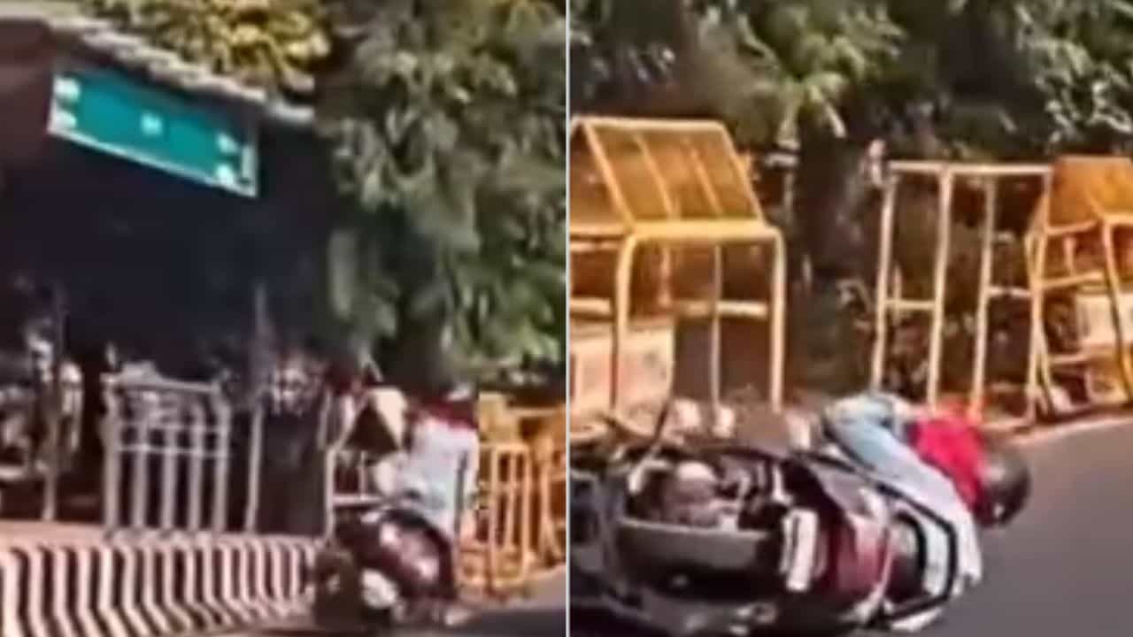 Viral Video: ਸਿੱਧੀ ਜਾ ਰਹੀ ਕੁੜੀ ਦੀ ਸਕੂਟੀ ਦਾ ਵਿਗੜਿਆ ਬੇਲੈਂਸ ਤਾਂ ਲੋਕਾਂ ਨੇ ਲਏ ਰੱਜ ਕੇ ਮਜ਼ੇ, ਬੋਲੇ - ਇਹ ਸੜਕ ਬਣਾਉਣ ਵਾਲੇ ਦੀ ਗਲਤੀ Viral Video: ਸਿੱਧੀ ਜਾ ਰਹੀ ਕੁੜੀ ਦੀ ਸਕੂਟੀ ਦਾ ਵਿਗੜਿਆ ਬੇਲੈਂਸ ਤਾਂ ਲੋਕਾਂ ਨੇ ਲਏ ਰੱਜ ਕੇ ਮਜ਼ੇ, ਬੋਲੇ - ਇਹ ਸੜਕ ਬਣਾਉਣ ਵਾਲੇ ਦੀ ਗਲਤੀ