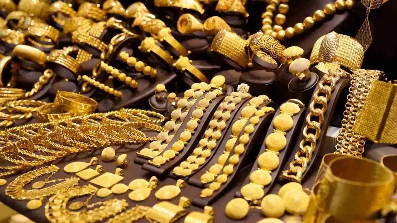 Gold Rate: ਸੋਨਾ ਹੋਇਆ ਸਸਤਾ, 10 ਗ੍ਰਾਮ ਲਈ ਹੁਣ ਦੇਣੇ ਹੋਣਗੇ ਇਨ੍ਹੇ ਪੈਸੇ Gold Rate: ਸੋਨਾ ਹੋਇਆ ਸਸਤਾ, 10 ਗ੍ਰਾਮ ਲਈ ਹੁਣ ਦੇਣੇ ਹੋਣਗੇ ਇਨ੍ਹੇ ਪੈਸੇ