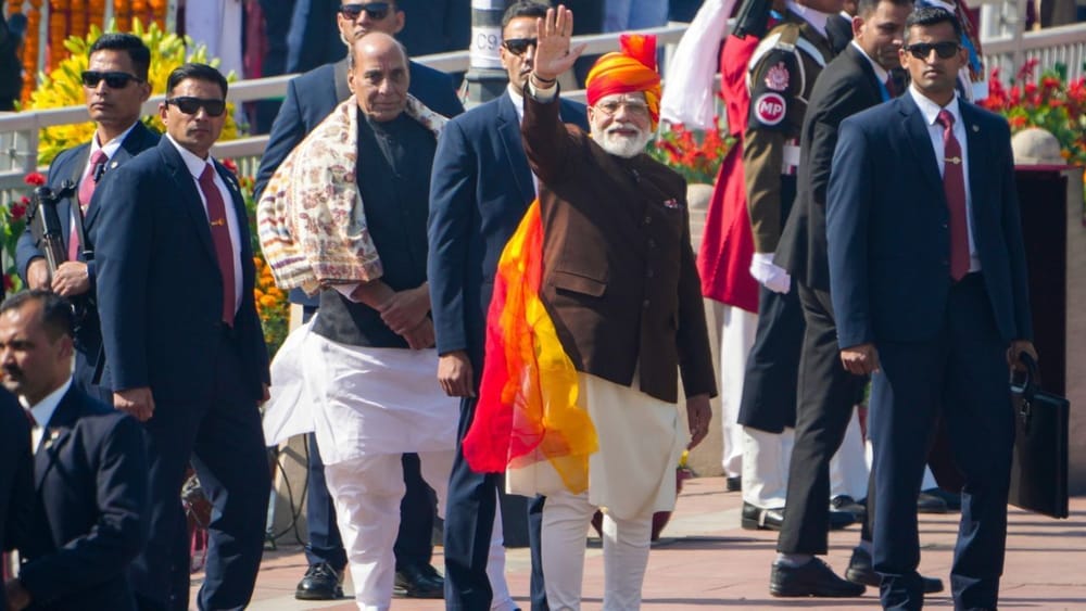 ਜਿਸ ਵਿੱਚ ਦੇਸ਼ ਦੇ ਸਾਰੇ ਸੁਰੱਖਿਆ ਬਲ ਵੀ ਹਿੱਸਾ ਲੈਂਦੇ ਹਨ, ਅਤੇ ਵੱਖ-ਵੱਖ ਰਾਜਾਂ ਦੇ ਸੱਭਿਆਚਾਰ ਨੂੰ ਝਾਕੀਆਂ ਰਾਹੀਂ ਦਰਸਾਇਆ ਜਾਂਦਾ ਹੈ। ਪਰੇਡ ਵਿੱਚ, ਦੇਸ਼ ਦੇ ਵੱਖ-ਵੱਖ ਰਾਜਾਂ ਦੇ ਸੱਭਿਆਚਾਰਾਂ ਨੂੰ ਨਾਚ ਅਤੇ ਗੀਤਾਂ ਰਾਹੀਂ ਪ੍ਰਦਰਸ਼ਿਤ ਕੀਤਾ ਜਾਂਦਾ ਹੈ।