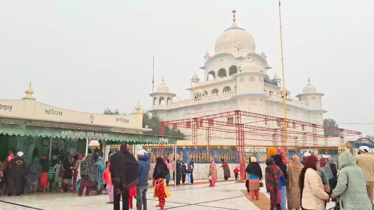 ਮਾਘੀ ਮੇਲਾ: ਕੀ ਹੈ ਮੁਕਤਸਰ ਸਾਹਿਬ ਦਾ ਇਤਿਹਾਸ ਤੇ ਨੂਰਦੀਨ ਦੀ ਕਬਰ ਨੂੰ ਕਿਉਂ ਪੈਂਦੀਆਂ ਹਨ ਅੱਜ ਵੀ ਜੁੱਤੀਆਂ?