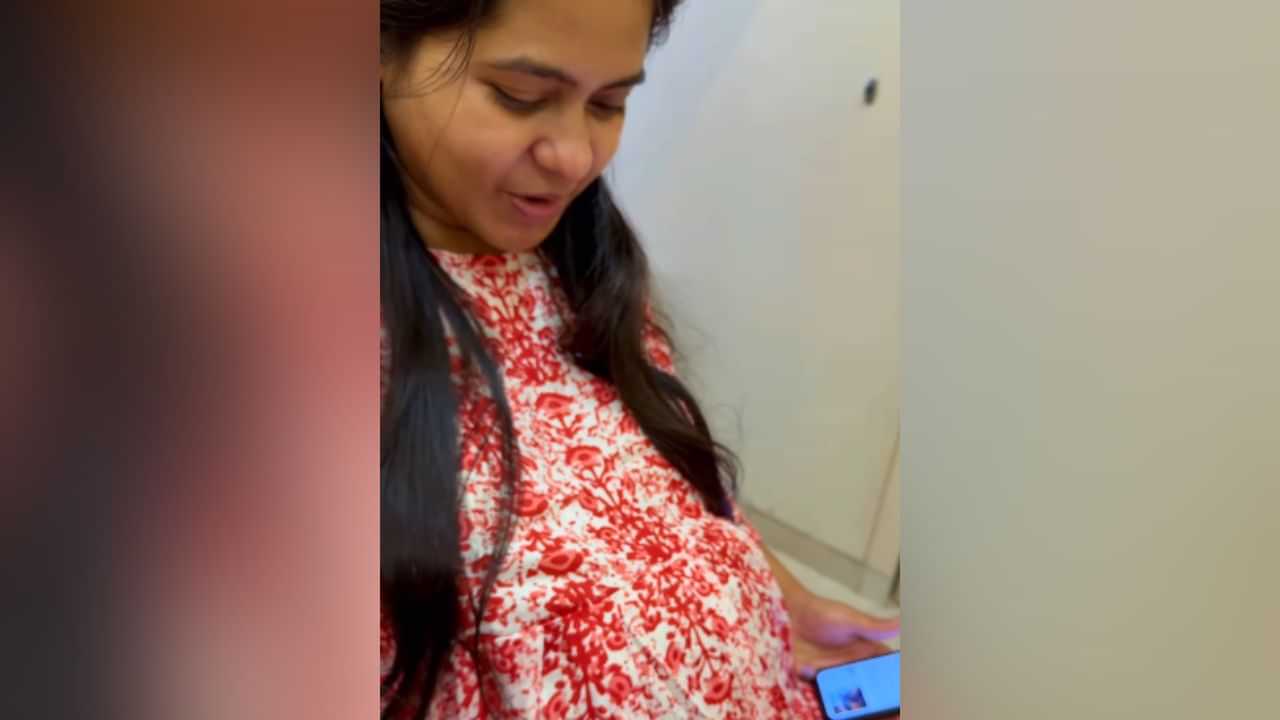 Viral Video: ਗਰਭਵਤੀ ਔਰਤ ਜਦੋਂ ਸੁਣਦੀ ਹੈ ਹਨੂੰਮਾਨ ਚਾਲੀਸਾ, ਤਾਂ ਬੱਚਾ ਪੇਟ ਵਿੱਚ ਮਾਰਦਾ ਹੈ Kick; ਵੀਡੀਓ ਦੇਖੋ Viral Video: ਗਰਭਵਤੀ ਔਰਤ ਜਦੋਂ ਸੁਣਦੀ ਹੈ ਹਨੂੰਮਾਨ ਚਾਲੀਸਾ, ਤਾਂ ਬੱਚਾ ਪੇਟ ਵਿੱਚ ਮਾਰਦਾ ਹੈ Kick; ਵੀਡੀਓ ਦੇਖੋ