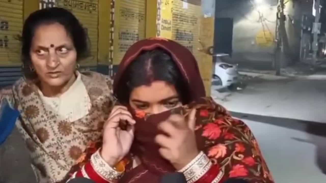 ਅੰਮ੍ਰਿਤਸਰ ਚ ਵਿਆਹੁਤਾ ਨੂੰ ਪਤੀ ਤੇ ਨਨਾਣ ਨੇ ਕਪੜੇ ਉਤਾਰ ਕੇ ਕੁੱਟਿਆ, ਦਾਜ ਮੰਗਣ ਦੇ ਲੱਗੇ ਇਲਜ਼ਾਮ ਅੰਮ੍ਰਿਤਸਰ ਚ ਵਿਆਹੁਤਾ ਨੂੰ ਪਤੀ ਤੇ ਨਨਾਣ ਨੇ ਕਪੜੇ ਉਤਾਰ ਕੇ ਕੁੱਟਿਆ, ਦਾਜ ਮੰਗਣ ਦੇ ਲੱਗੇ ਇਲਜ਼ਾਮ