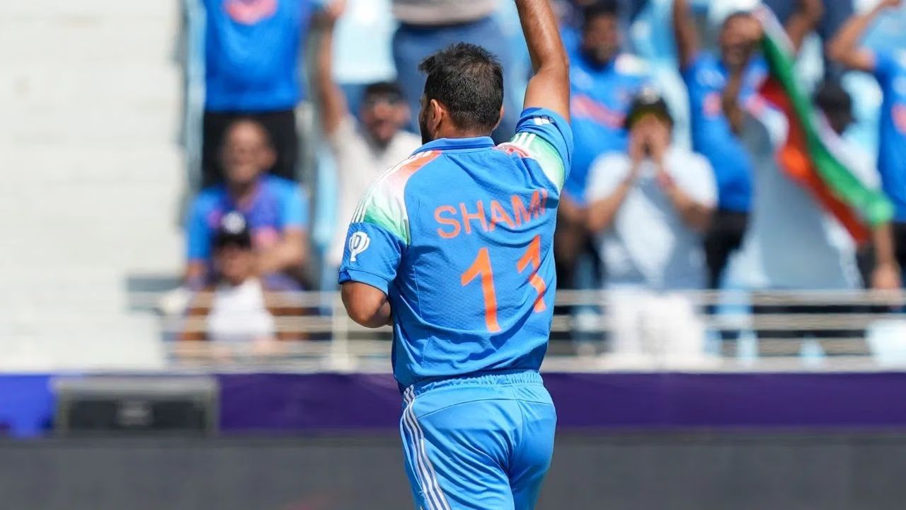 IND Vs PAK: ਮੁਹੰਮਦ ਸ਼ਮੀ ਦਰਦ ਕਾਰਨ ਮੈਦਾਨ ਤੋਂ ਬਾਹਰ, ਦੋਵਾਂ ਟੀਮਾਂ ਵਿਚਾਲੇ ਫਸਵਾ ਮੁਕਾਬਲਾ IND Vs PAK: ਮੁਹੰਮਦ ਸ਼ਮੀ ਦਰਦ ਕਾਰਨ ਮੈਦਾਨ ਤੋਂ ਬਾਹਰ, ਦੋਵਾਂ ਟੀਮਾਂ ਵਿਚਾਲੇ ਫਸਵਾ ਮੁਕਾਬਲਾ