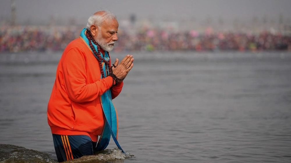 ਪ੍ਰਧਾਨ ਮੰਤਰੀ ਮੋਦੀ ਦੇ ਇਸ ਪ੍ਰੋਗਰਾਮ ਦੇ ਮੱਦੇਨਜ਼ਰ, ਪ੍ਰਯਾਗਰਾਜ ਸਮੇਤ ਪੂਰੇ ਮਹਾਂਕੁੰਭ ਮੇਲੇ ਵਿੱਚ ਸਖ਼ਤ ਸੁਰੱਖਿਆ ਪ੍ਰਬੰਧ ਕੀਤੇ ਗਏ ਸਨ। Pic Credit: X@narendramodi
