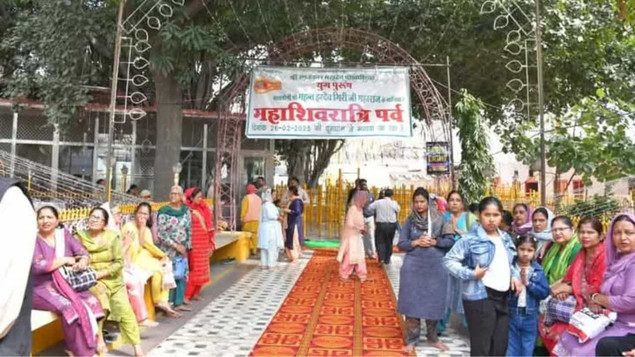 ਰਣ-ਕੇਸ਼ਵਰ ਮੰਦਰ ਚ ਮਹਾਸ਼ਿਵਰਾਤਰੀ ਤੋਂ ਪਹਿਲਾਂ ਮੇਲੇ ਦੀ ਤਿਆਰੀ, ਕਈ ਵੱਗੇ ਆਗੂਆਂ ਦੇ ਪਹੁੰਚਣ ਦੀ ਉਮੀਦ ਰਣ-ਕੇਸ਼ਵਰ ਮੰਦਰ ਚ ਮਹਾਸ਼ਿਵਰਾਤਰੀ ਤੋਂ ਪਹਿਲਾਂ ਮੇਲੇ ਦੀ ਤਿਆਰੀ, ਕਈ ਵੱਗੇ ਆਗੂਆਂ ਦੇ ਪਹੁੰਚਣ ਦੀ ਉਮੀਦ
