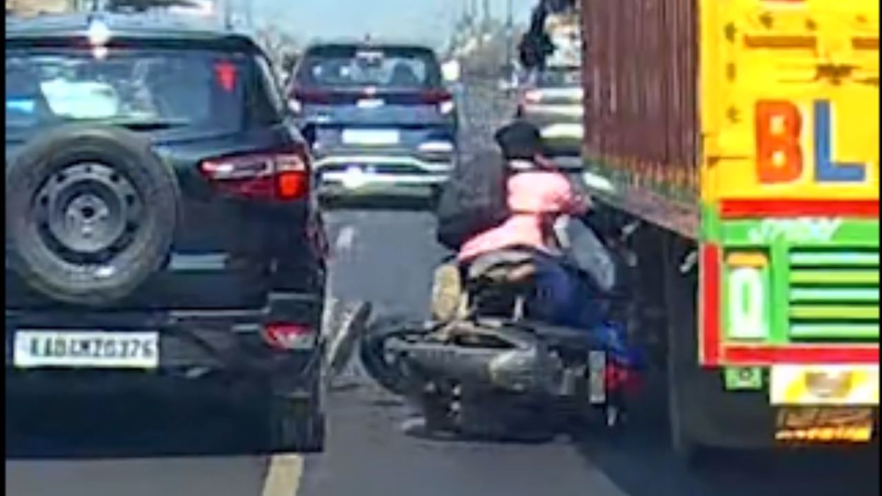 Shocking Video: ਕਿਸਮਤ ਨੇ ਦਿੱਤਾ ਸਾਥ ਤਾਂ ਬਚ ਗਈ ਜਾਨ, Viral ਵੀਡੀਓ ਦੇਖ ਕੇ ਤੁਸੀਂ ਵੀ ਡਰ ਜਾਓਗੇ