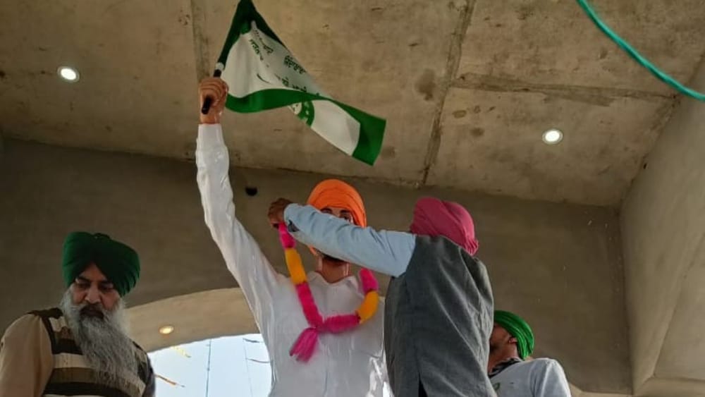 ਬੱਲ੍ਹੋ ਪਿੰਡ ਵਿੱਚ ਸਥਾਪਿਤ ਸ਼ੁਭਕਰਨ ਦੀ ਨਵੀਂ ਬਣੀ ਮੂਰਤੀ 'ਤੇ ਸ਼ਰਧਾਂਜਲੀ ਭੇਟ ਕੀਤੀ ਗਈ ਨਾਲ ਹੀ ਸ਼ਾਮ ਨੂੰ ਇੱਕ ਕੈਂਡਲ ਮਾਰਚ ਦਾ ਪ੍ਰੋਗਰਾਮ ਮਿੱਥਿਆ ਗਿਆ। ਸ਼ੁਭਕਰਨ ਦੀ ਪਿਛਲੇ ਸਾਲ ਹਰਿਆਣਾ ਪੁਲਿਸ ਨਾਲ ਹੋਈ ਝੜਪ ਦੌਰਾਨ ਕਥਿਤ ਤੌਰ 'ਤੇ ਗੋਲੀਆਂ ਲੱਗਣ ਕਾਰਨ ਮੌਤ ਹੋ ਗਈ ਸੀ।