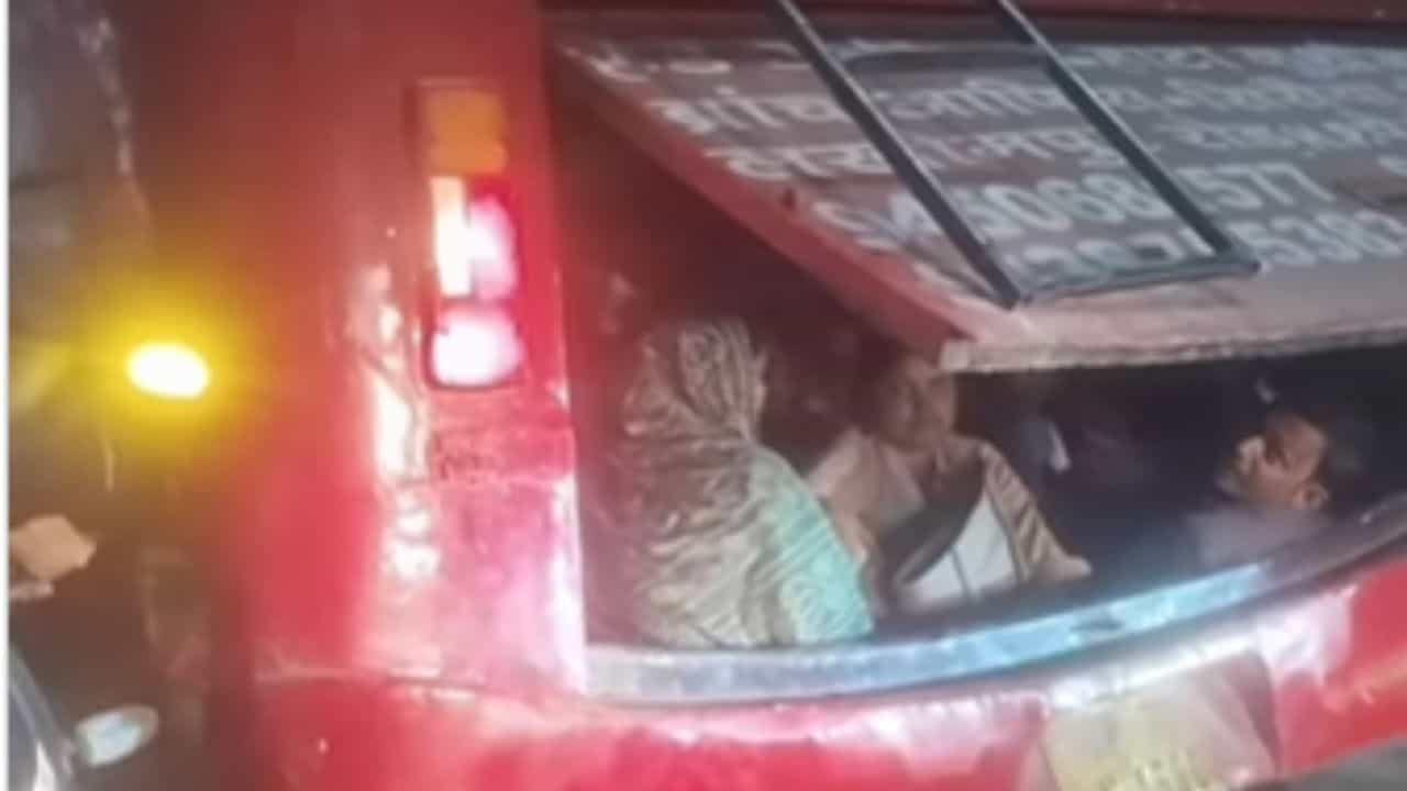 ਬੱਸ ਵਿੱਚ ਸੀਟਾਂ ਨਾ ਮਿਲਣ ਤੇ ਡਿੱਕੀ ਚ ਬੈਠੇ ਲੋਕ, ਵੀਡੀਓ ਸੋਸ਼ਲ ਮੀਡੀਆ ਤੇ VIRAL