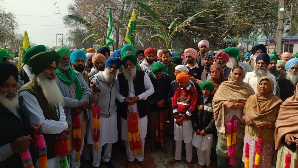 ਕਿਸਾਨਾਂ ਦੇ ਧਰਨੇ ਨੂੰ ਇੱਕ ਸਾਲ ਤੋਂ ਉਪਰ ਹੋ ਗਿਆ ਹੈ। ਇਸ ਮੌਕੇ 'ਤੇ ਕਿਸਾਨ ਆਗੂ ਜਗਜੀਤ ਸਿੰਘ ਡੱਲੇਵਾਲ ਨੇ ਸੱਤ ਮਿੰਟ ਦਾ ਸੰਦੇਸ਼ ਦਿੱਤਾ। ਸੁਨੇਹੇ ਵਿੱਚ ਸਾਰੀਆਂ ਕਿਸਾਨ ਜਥੇਬੰਦੀਆਂ ਨੂੰ ਇੱਕਜੁੱਟ ਹੋਣ ਦਾ ਸੱਦਾ ਦਿੱਤਾ ਗਿਆ।