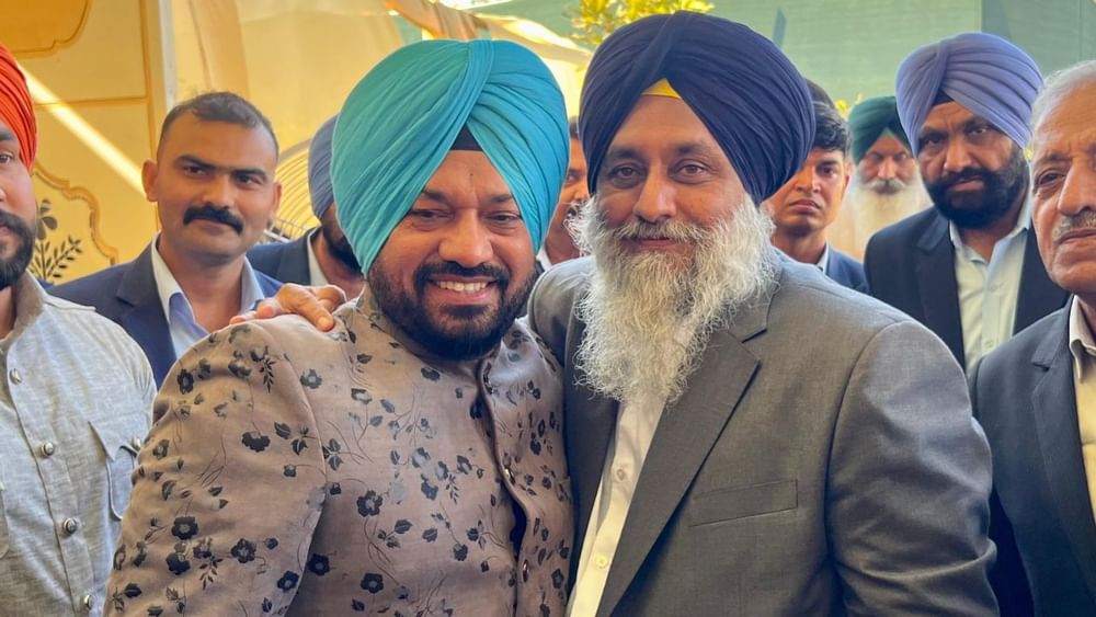 ਪਾਲੀਵੁੱਡ ਦੇ ਕਲਾਕਾਰ ਗੁਰਪ੍ਰੀਤ ਸਿੰਘ ਸੁਖਬੀਰ ਸਿੰਘ ਰਿਸੈਪਸ਼ਨ ਪਾਰਟੀ ਦੌਰਾਨ ਮੁਲਾਕਾਤ ਕਰਦੇ ਹੋਏ।