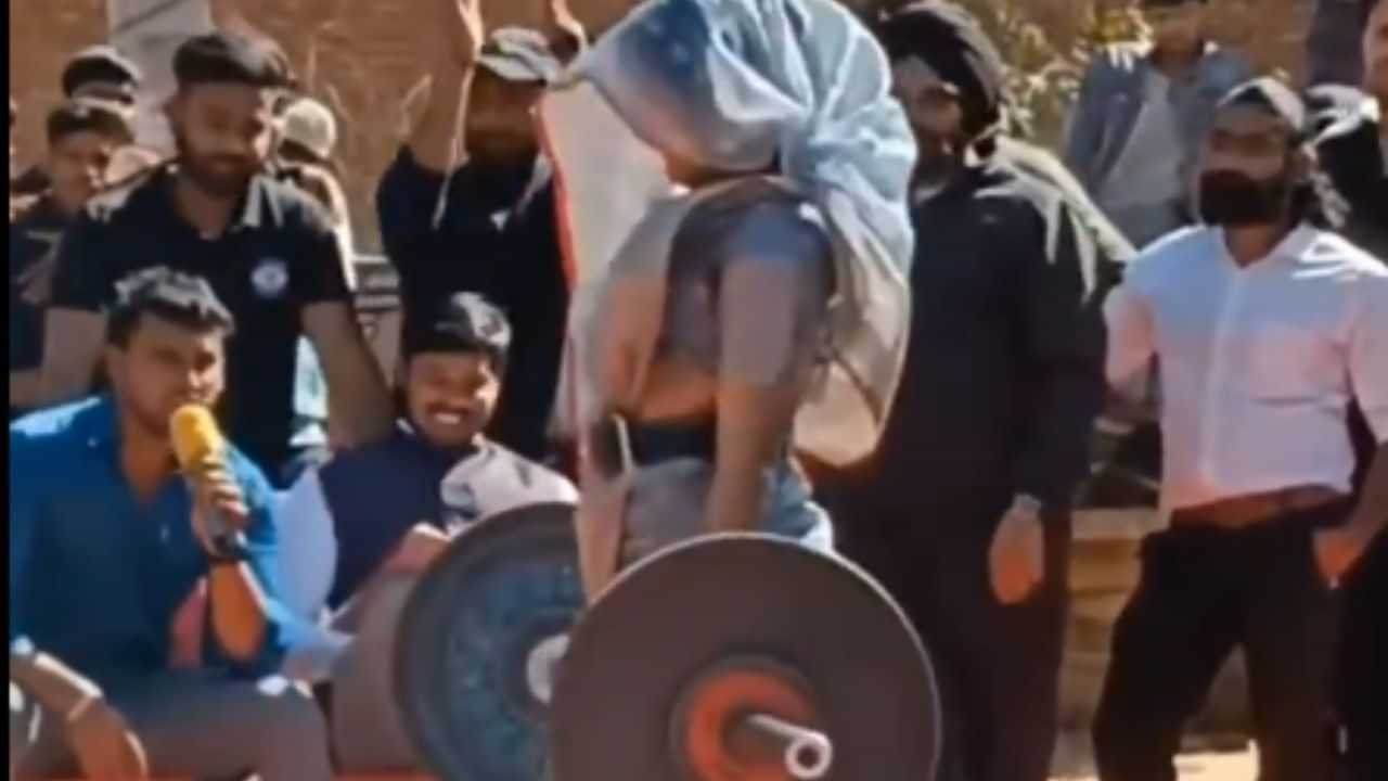 Viral Video: ਘੁੰਡ ਕੱਢ ਕੇ ਔਰਤ ਨੇ ਕੀਤੀ Weight Lifting, ਵੀਡੀਓ ਹੋਈ Viral