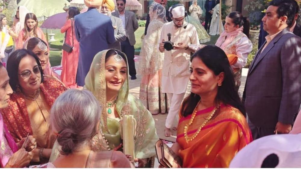 ਵਿਆਹ ਸਮਾਗਮ ਵਿੱਚ ਦੇਸ਼ ਦੀਆਂ ਵੱਡੀਆਂ ਸ਼ਕਸ਼ੀਅਤਾਂ ਨੇ ਹਾਜ਼ਰੀ ਲਗਵਾਈ ਅਤੇ ਨਵਵਿਆਹੇ ਜੋੜੇ ਨੂੰ ਆਸ਼ੀਰਵਾਦ ਦਿੱਤਾ।