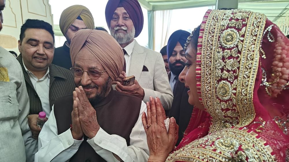 12 ਜਨਵਰੀ ਨੂੰ ਸੁਖਬੀਰ ਬਾਦਲ ਦੇ ਜੱਦੀ ਪਿੰਡ ਬਾਦਲ ਵਿੱਚ ਅਖੰਡ ਪਾਠ ਦਾ ਭੋਗ ਪਾਇਆ ਗਿਆ। ਇਸ ਤੋਂ ਬਾਅਦ, ਪਿੰਡ ਵਿੱਚ ਉਨ੍ਹਾਂ ਦੇ ਘਰ ਜਾਗੋ ਦਾ ਆਯੋਜਨ ਹੋਇਆ ਸੀ ਜਿੱਥੇ ਪੰਜਾਬੀ ਗਾਇਕਾ ਅਫਸਾਨਾ ਖਾਨ ਨੇ ਪ੍ਰਫਾਰਮ ਕੀਤਾ ਸੀ।