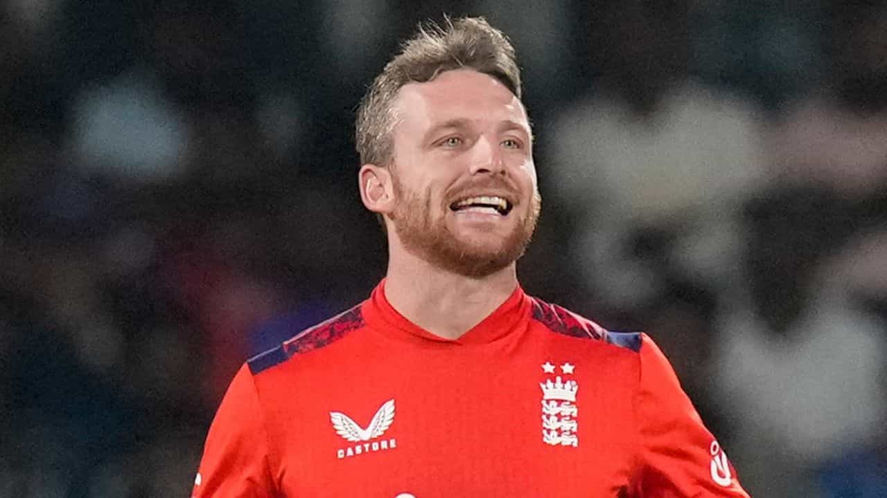 ਭਾਰਤ ਦੇ ਵਿਰੁੱਧ 11 ਦੀ ਬਜਾਏ 12 ਖਿਡਾਰੀ ਉਤਾਰੇਗਾ ਇੰਗਲੈਂਡ? ਪੁਣੇ ਵਿੱਚ ਹਾਰ ਤੋਂ ਬਾਅਦ ਜੋਸ ਬਟਲਰ ਨੂੰ ਆਇਆ ਗੁੱਸਾ ਭਾਰਤ ਦੇ ਵਿਰੁੱਧ 11 ਦੀ ਬਜਾਏ 12 ਖਿਡਾਰੀ ਉਤਾਰੇਗਾ ਇੰਗਲੈਂਡ? ਪੁਣੇ ਵਿੱਚ ਹਾਰ ਤੋਂ ਬਾਅਦ ਜੋਸ ਬਟਲਰ ਨੂੰ ਆਇਆ ਗੁੱਸਾ