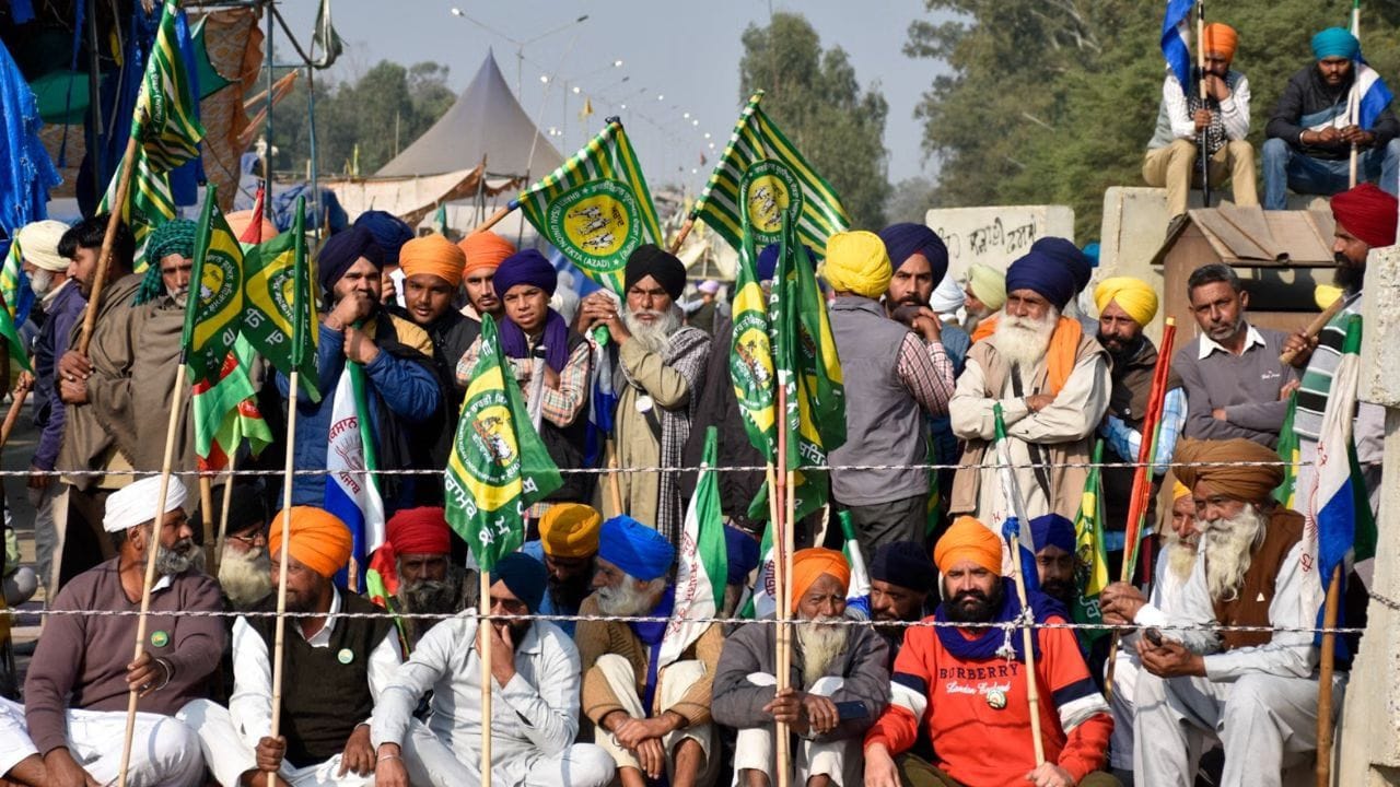 ਕੇਂਦਰ ਸਰਕਾਰ ਨਾਲ ਮੀਟਿੰਗ 'ਚ ਜਾਂਦੇ ਸਮੇਂ ਵਾਪਰਿਆ ਹਾਦਸਾ, ਜ਼ਖਮੀ ਕਿਸਾਨ ਏਅਰ ਐਂਬੂਲੈਂਸ ਰਾਹੀਂ ਬੈਂਗਲੁਰੂ ਸ਼ਿਫਟ