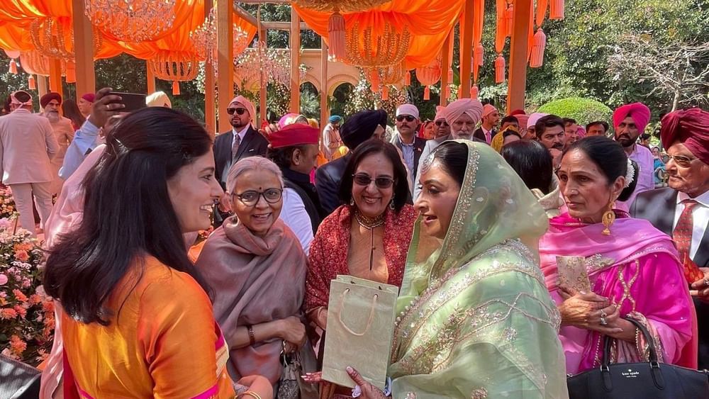 ਉਨ੍ਹਾਂ ਦਾ ਵਿਆਹ ਕਾਰੋਬਾਰੀ ਤੇਜਬੀਰ ਸਿੰਘ ਨਾਲ ਹੋਇਆ ਹੈ। ਮੰਗਲਵਾਰ ਰਾਤ ਨੂੰ ਦਿੱਲੀ ਵਿੱਚ ਪਾਰਟੀ ਰੱਖੀ ਗਈ ਸੀ।
