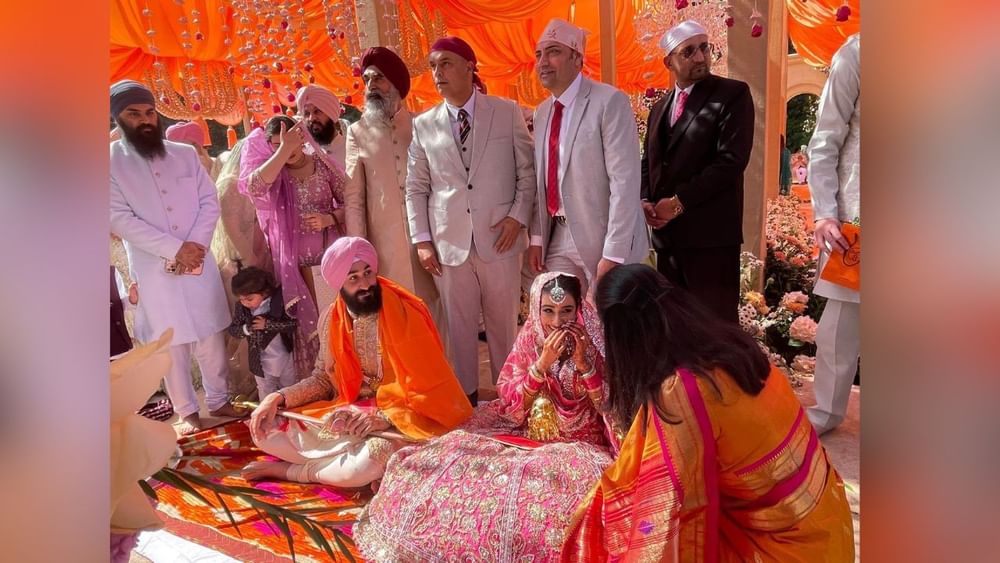ਪੰਜਾਬ ਦੇ ਸਾਬਕਾ ਉਪ ਮੁੱਖ ਮੰਤਰੀ ਅਤੇ ਸ਼੍ਰੋਮਣੀ ਅਕਾਲੀ ਦਲ ਦੇ ਸਾਬਕਾ ਪ੍ਰਧਾਨ ਸੁਖਬੀਰ ਸਿੰਘ ਬਾਦਲ ਦੀ ਧੀ ਹਰਕੀਰਤ ਕੌਰ ਬਾਦਲ ਵਿਆਹ ਦੇ ਬੰਧਨ ਵਿੱਚ ਬੱਝ ਗਈ ਹੈ।